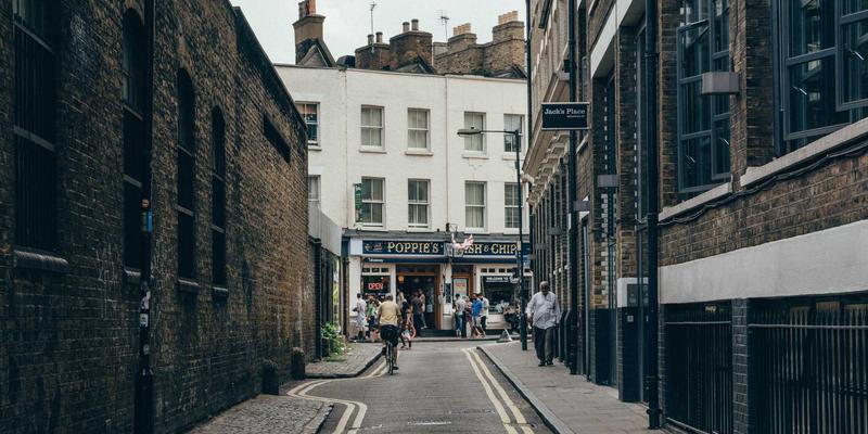 贤通教育低龄留学规划：如何为中小学生定制加拿大/英国私校申请与监护服务