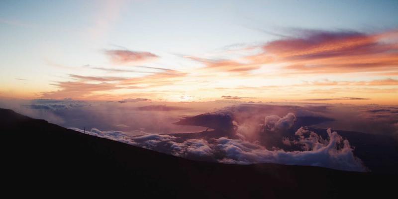 贤通教育美国本科申请全攻略:从Common Essay到签证指导的细节把控